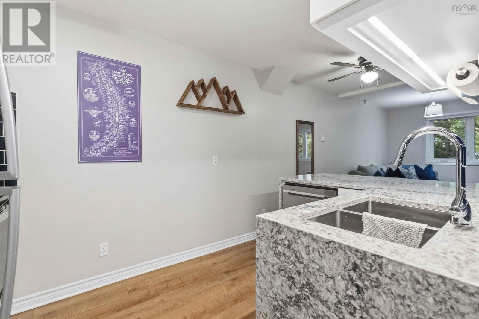 #5 75 Crichton Avenue - 4
