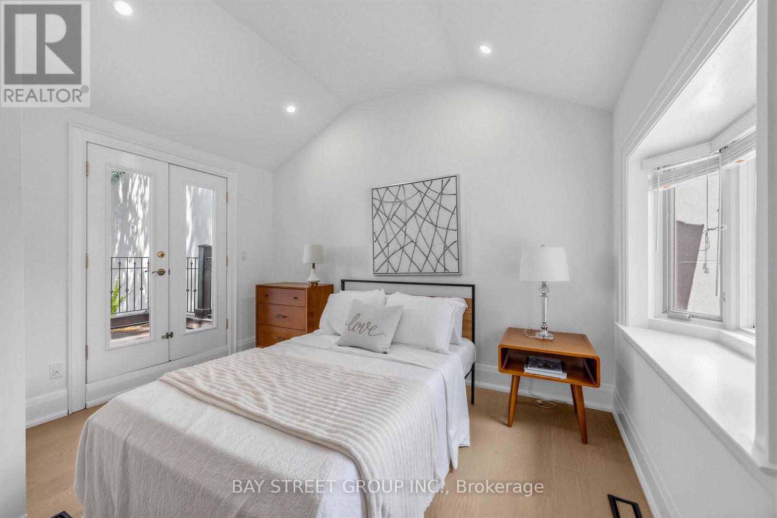 136 HUMBERCREST BOULEVARD - 25