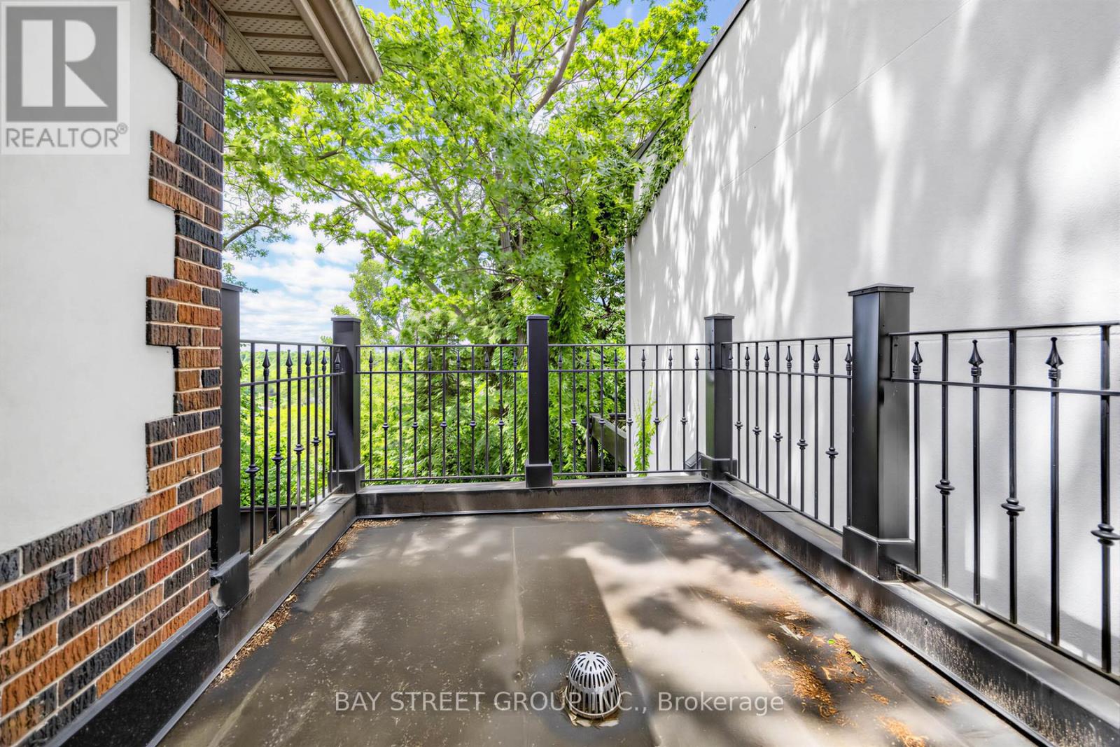 136 HUMBERCREST BOULEVARD - 27