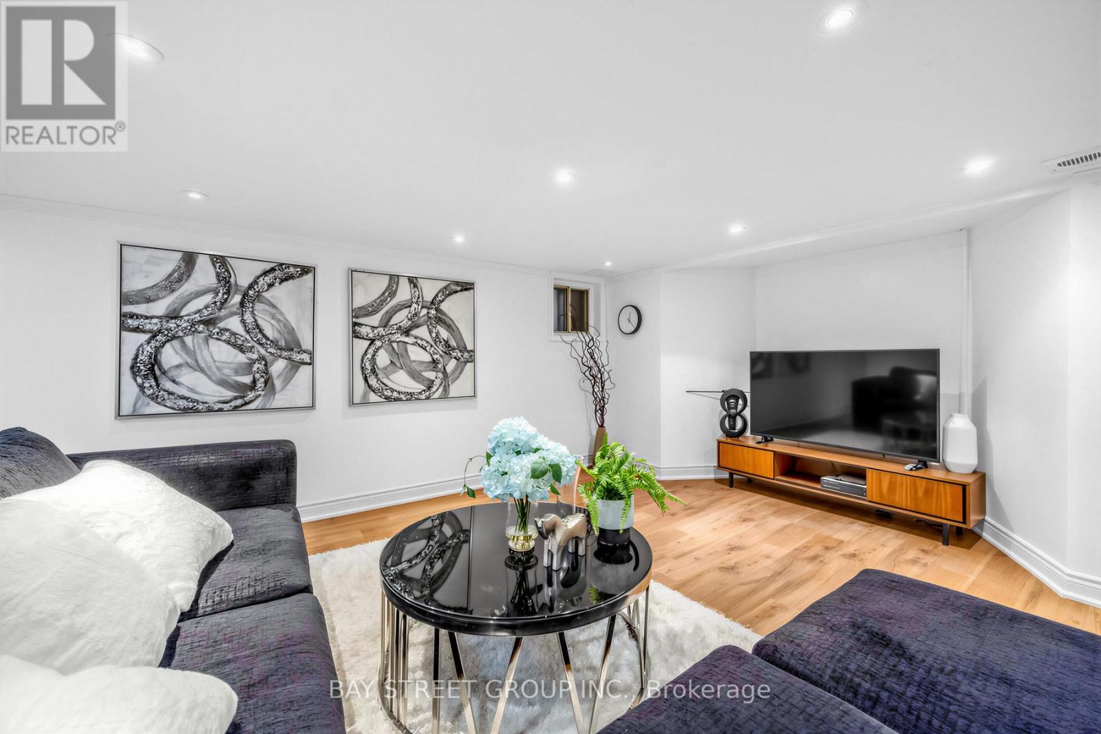 136 HUMBERCREST BOULEVARD - 31