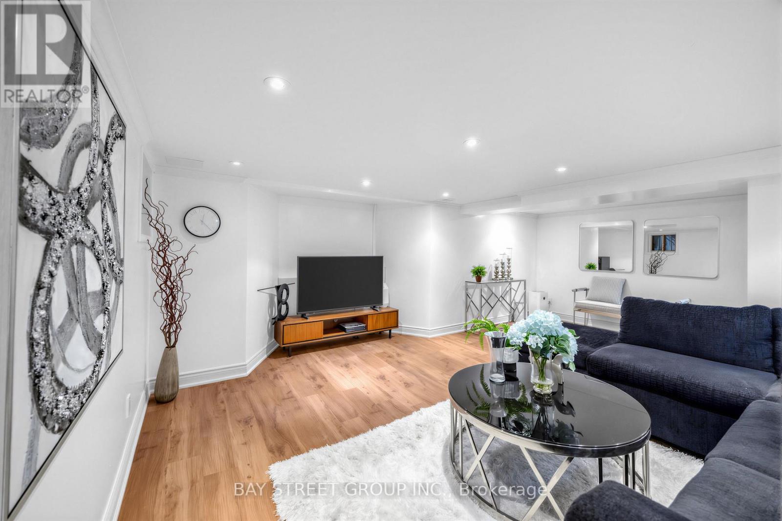 136 HUMBERCREST BOULEVARD - 32
