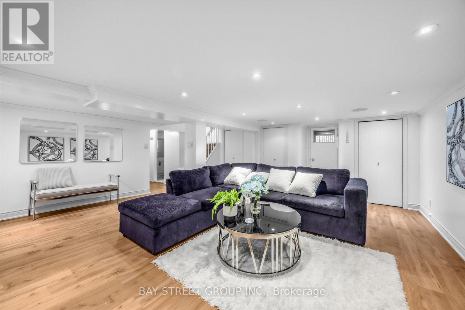 136 HUMBERCREST BOULEVARD - 33