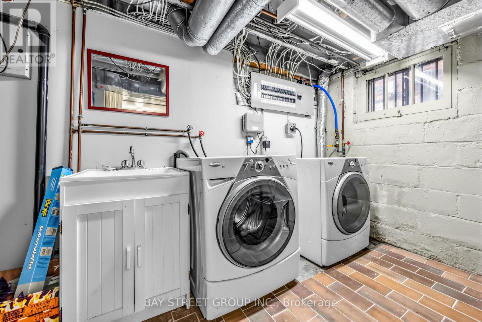 136 HUMBERCREST BOULEVARD - 35