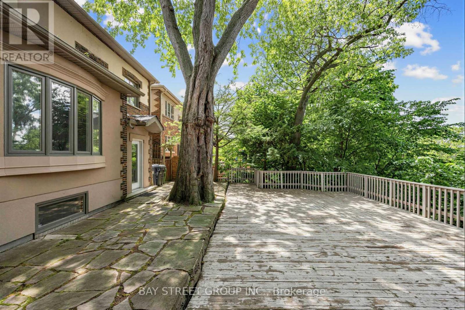 136 HUMBERCREST BOULEVARD - 38