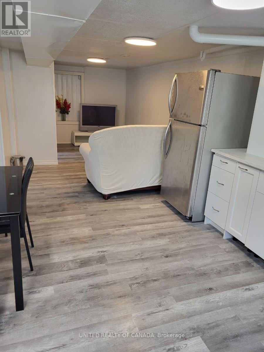 940 OXFORD STREET W - 22
