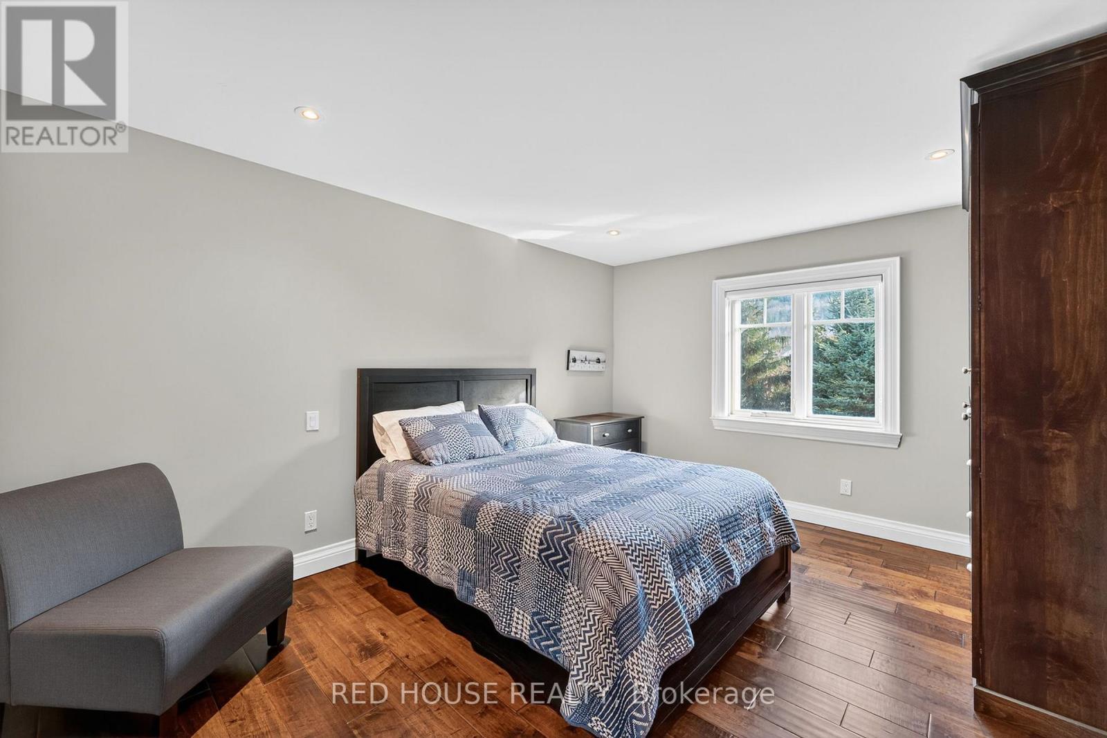 162 DELPHI LANE N - 32