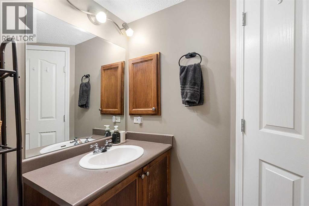 #235 369 Rocky Vista Park NW - 20