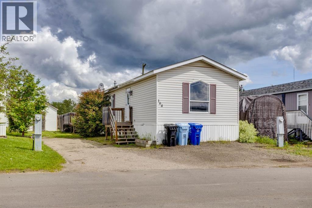 164 Grandview Crescent - 1