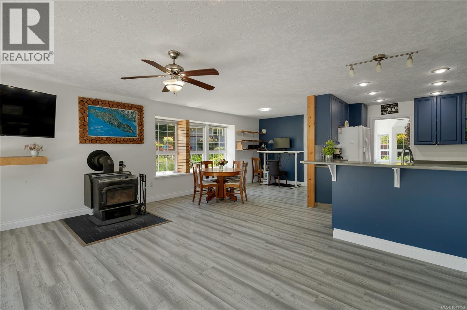 545 Sunset Pl, Port McNeill