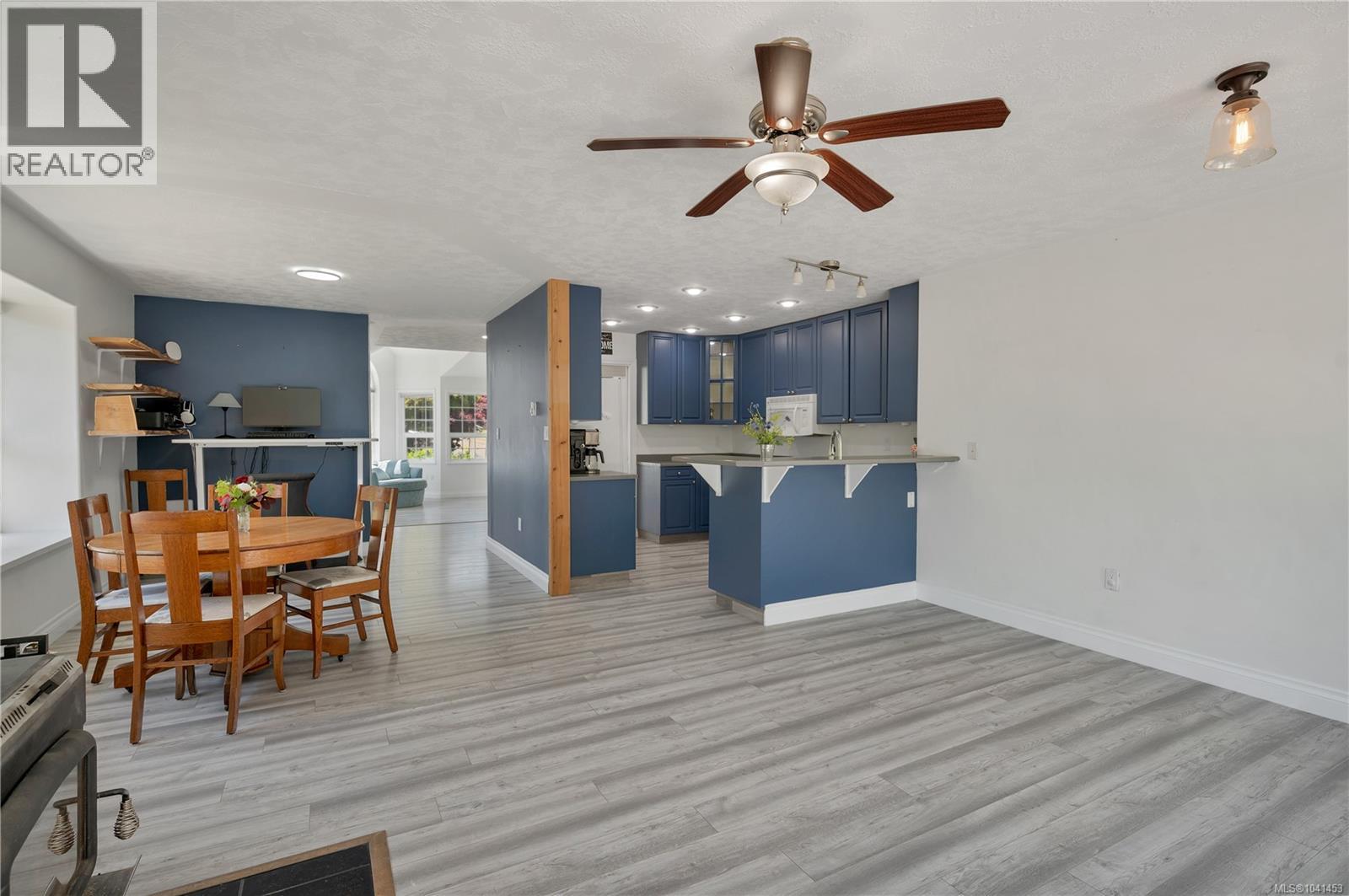 545 Sunset Pl, Port McNeill