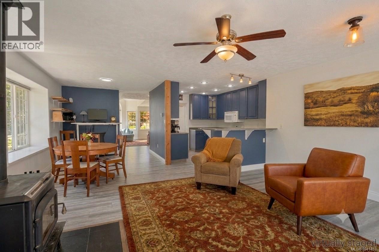 545 Sunset Pl, Port McNeill