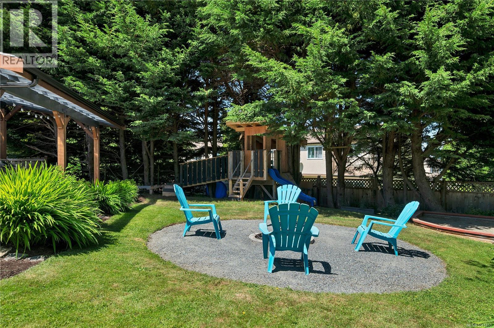 545 Sunset Pl, Port McNeill