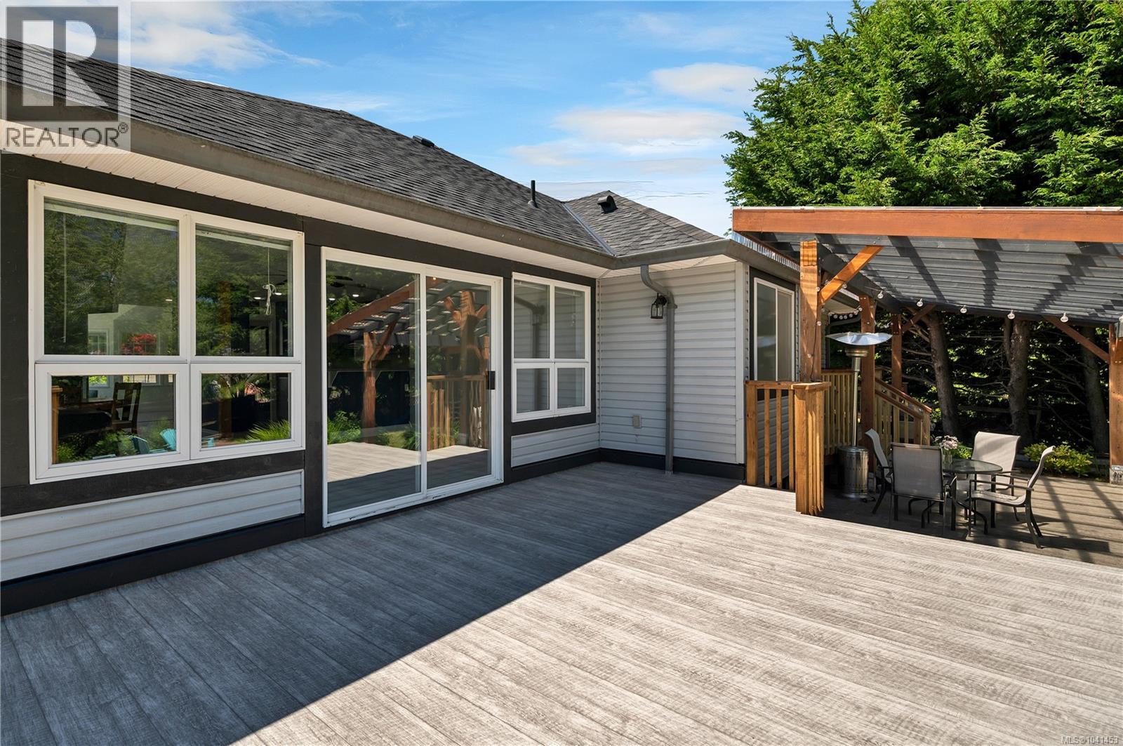 545 Sunset Pl, Port McNeill