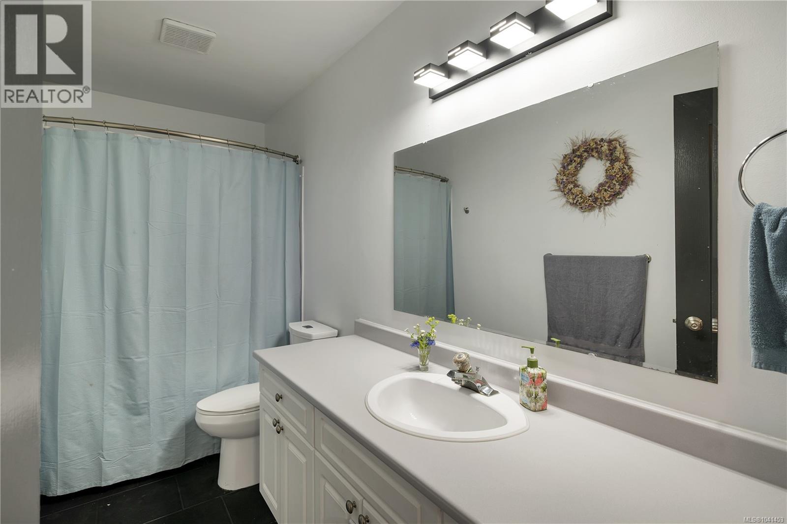 545 Sunset Pl, Port McNeill