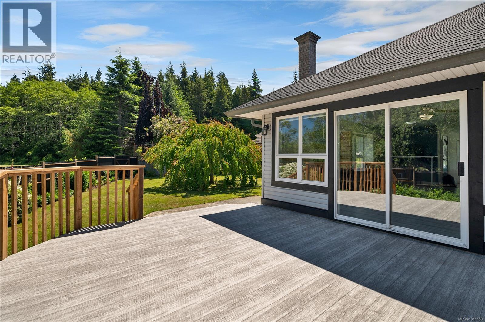 545 Sunset Pl, Port McNeill