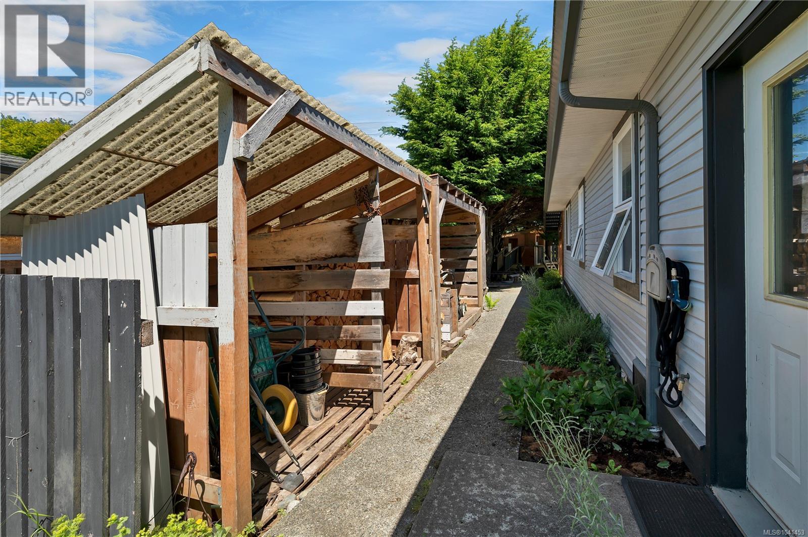 545 Sunset Pl, Port McNeill