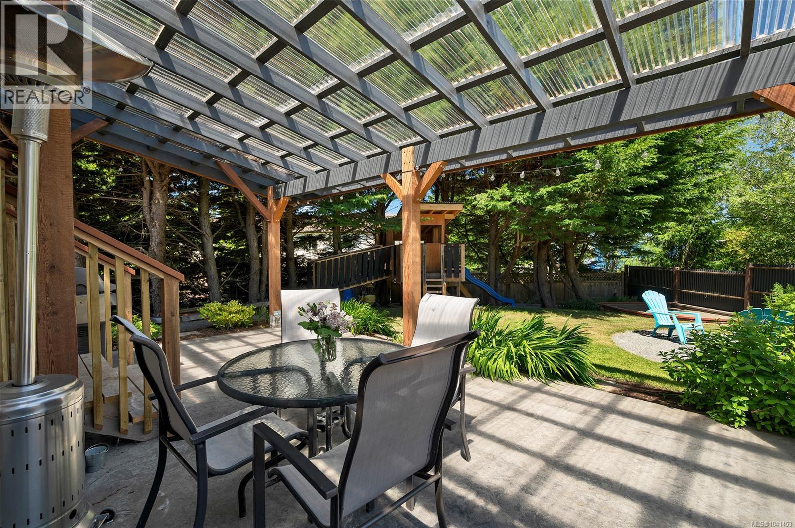 545 Sunset Pl, Port McNeill