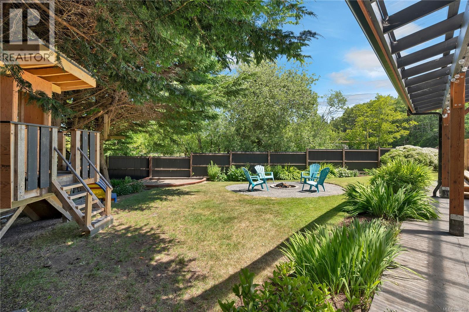 545 Sunset Pl, Port McNeill