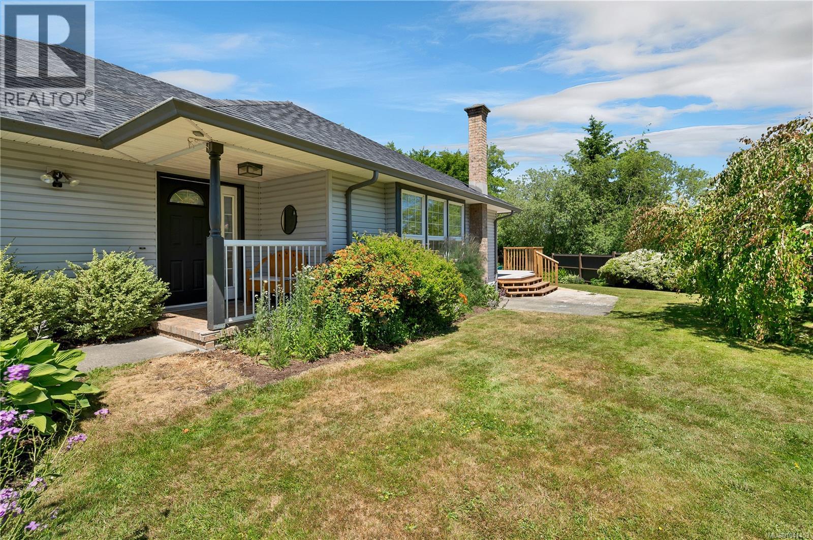 545 Sunset Pl, Port McNeill