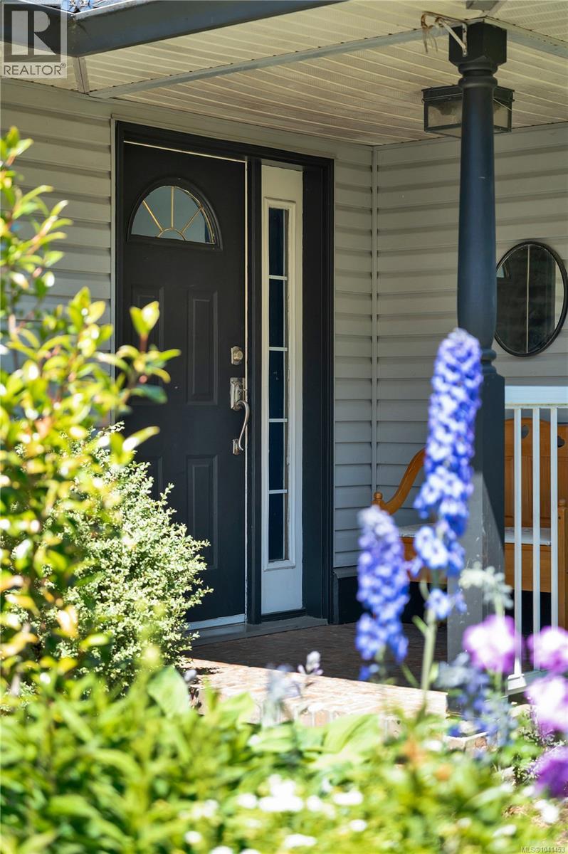 545 Sunset Pl, Port McNeill