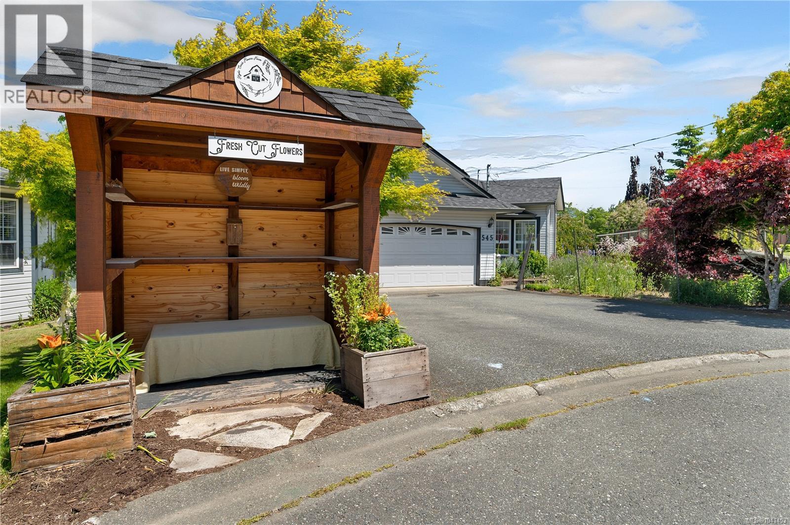 545 Sunset Pl, Port McNeill