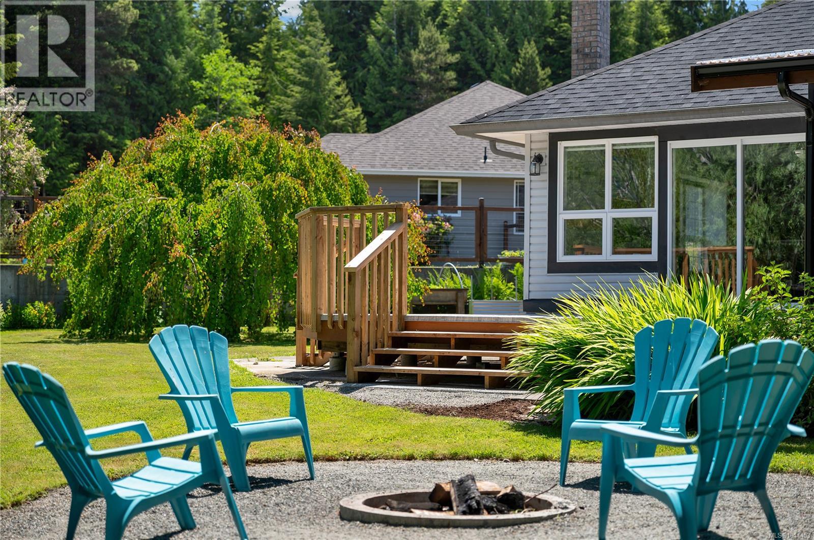 545 Sunset Pl, Port McNeill