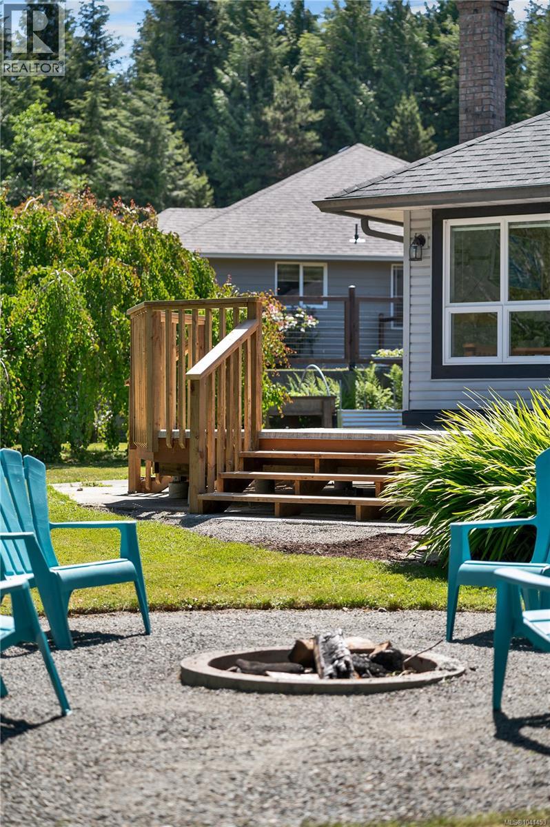 545 Sunset Pl, Port McNeill