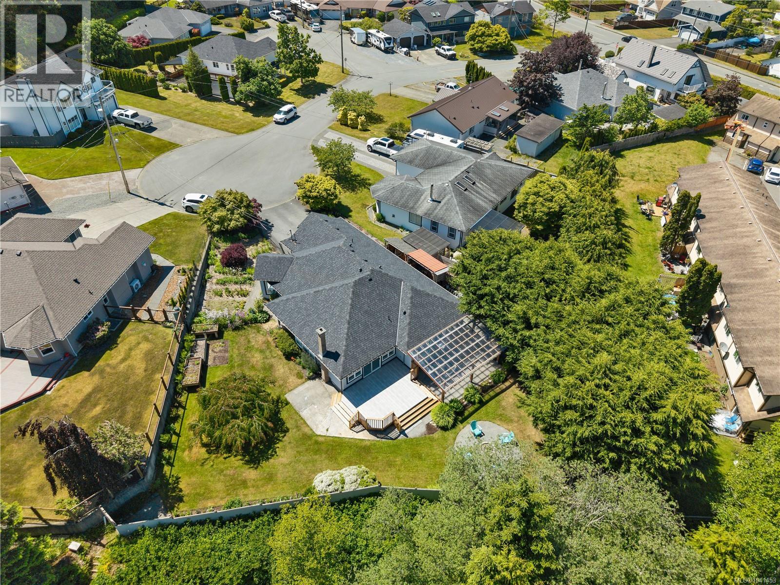 545 Sunset Pl, Port McNeill