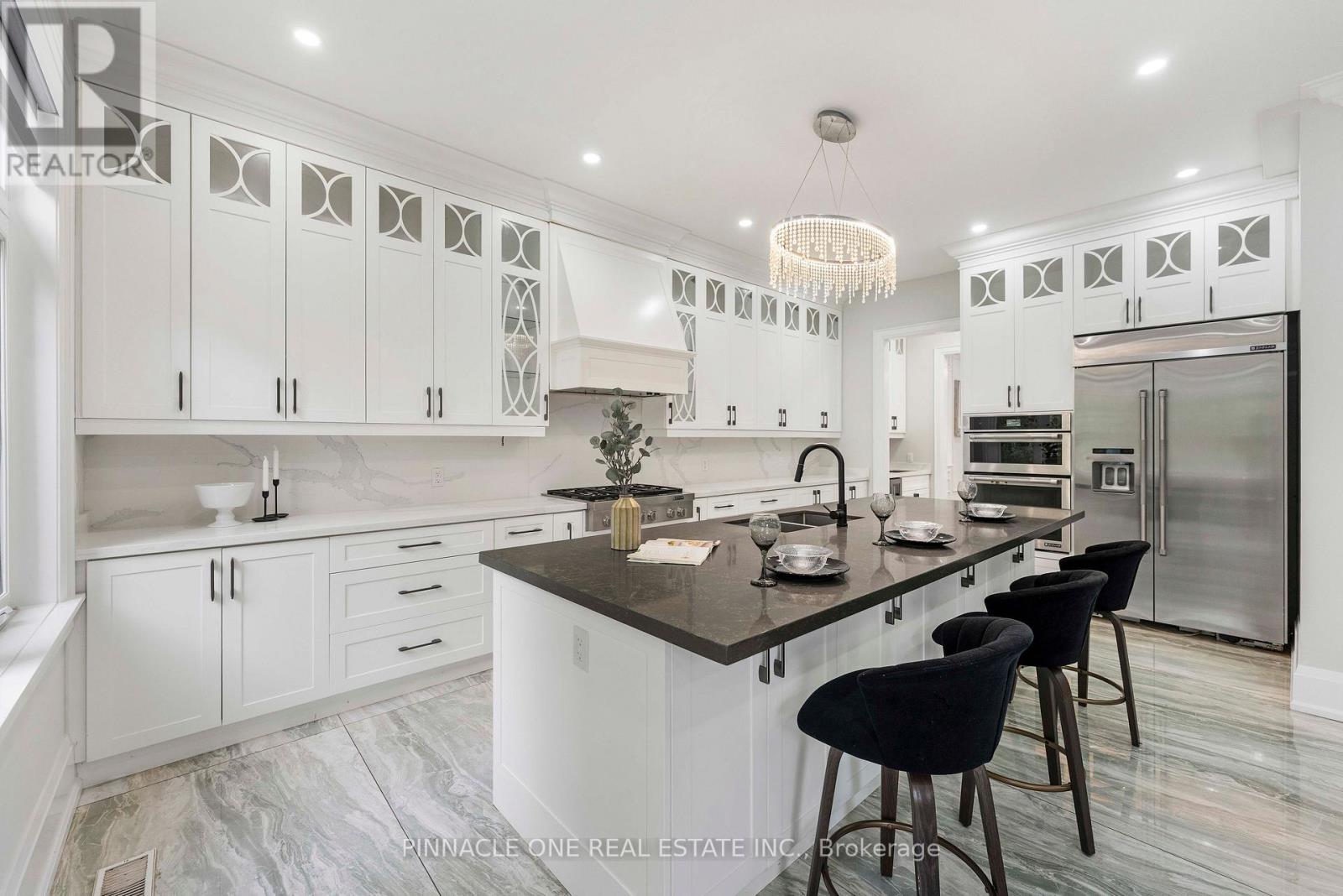 832 SHEPPARD AVENUE - Image 11