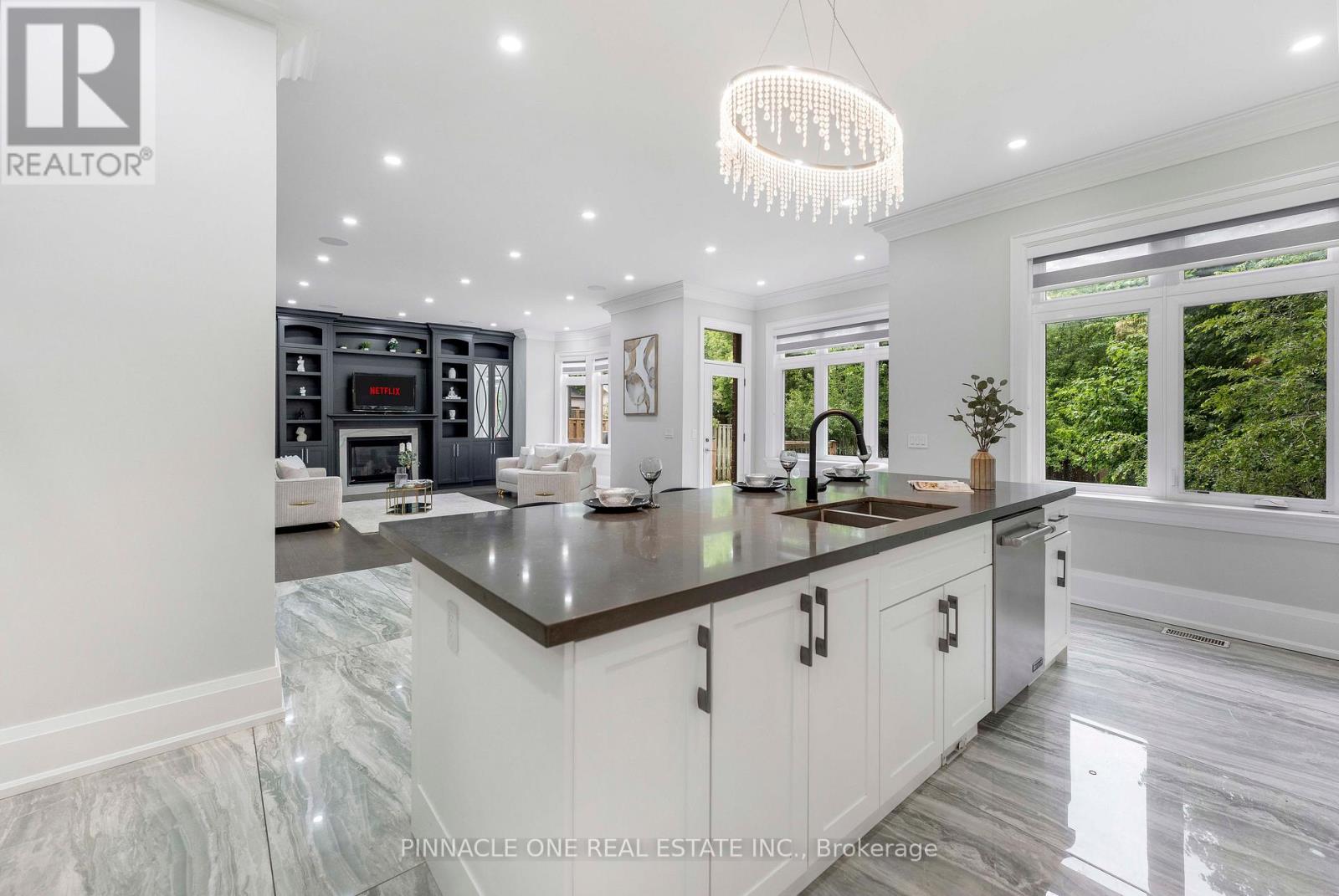832 SHEPPARD AVENUE - Image 12