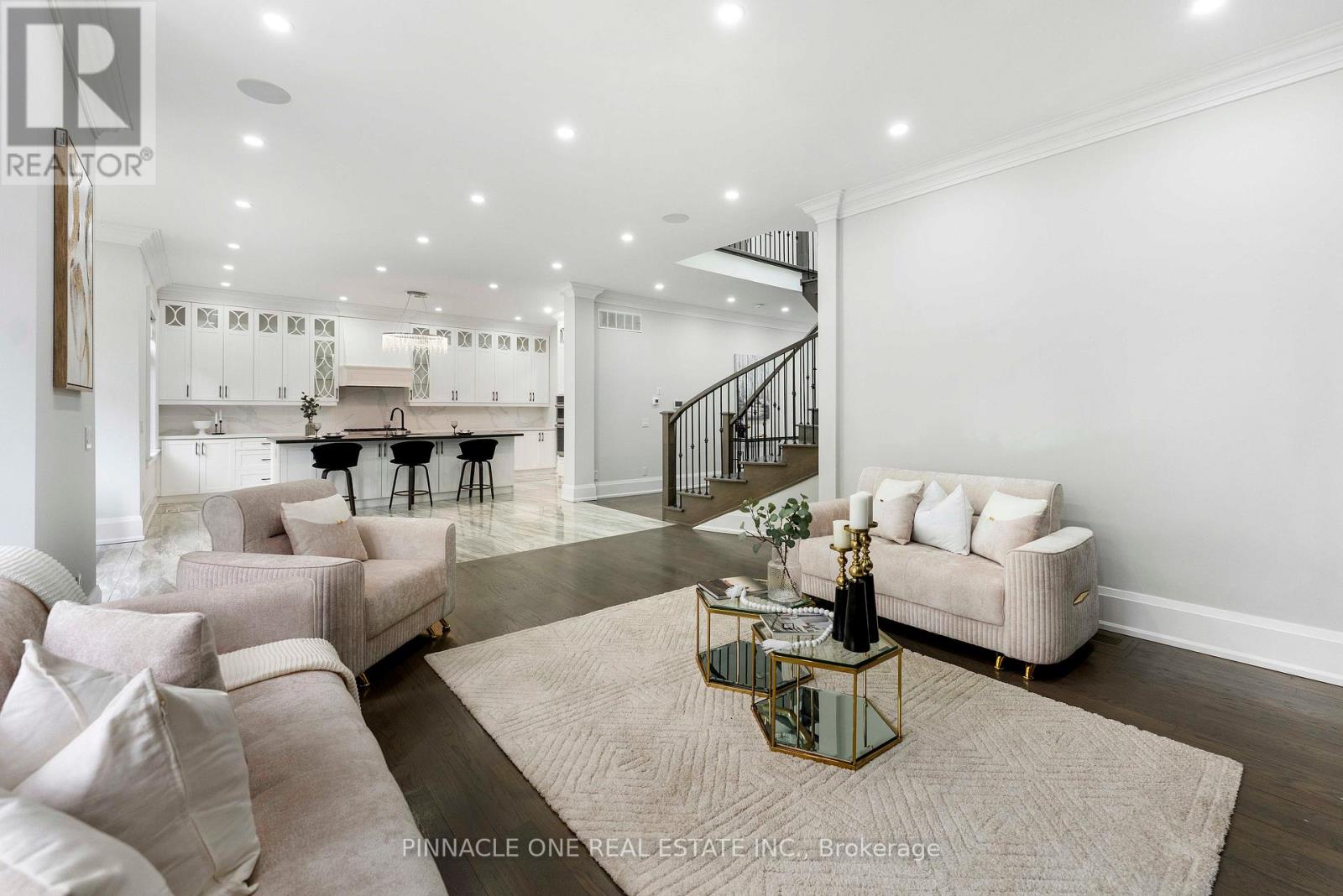 832 SHEPPARD AVENUE - Image 13