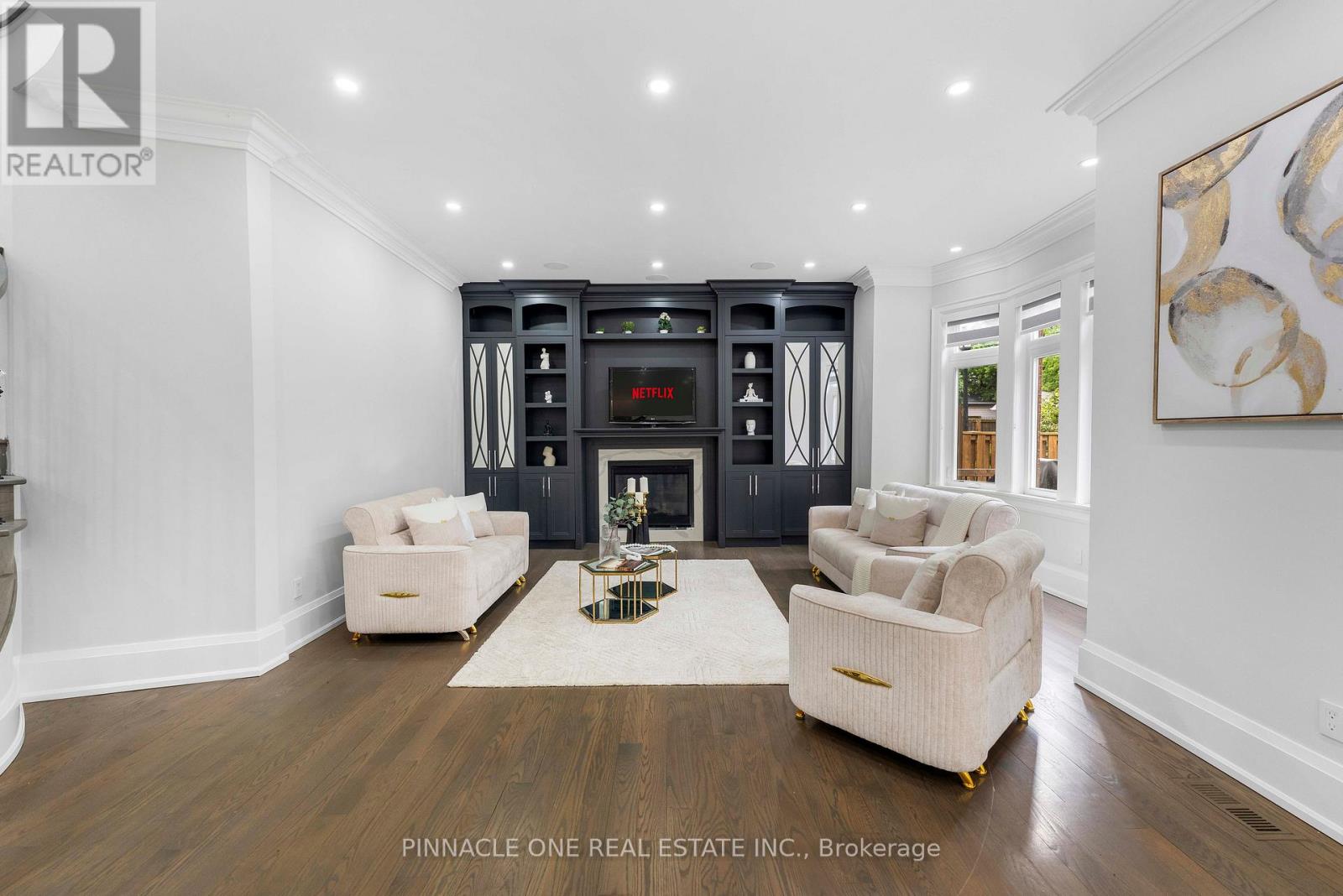 832 SHEPPARD AVENUE - Image 14