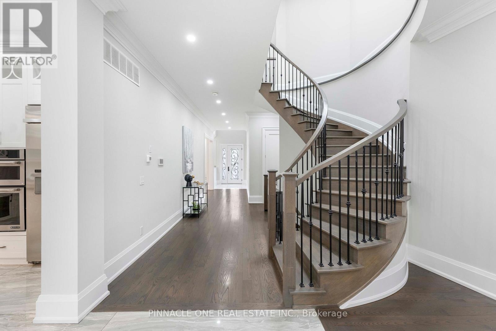 832 SHEPPARD AVENUE - Image 16