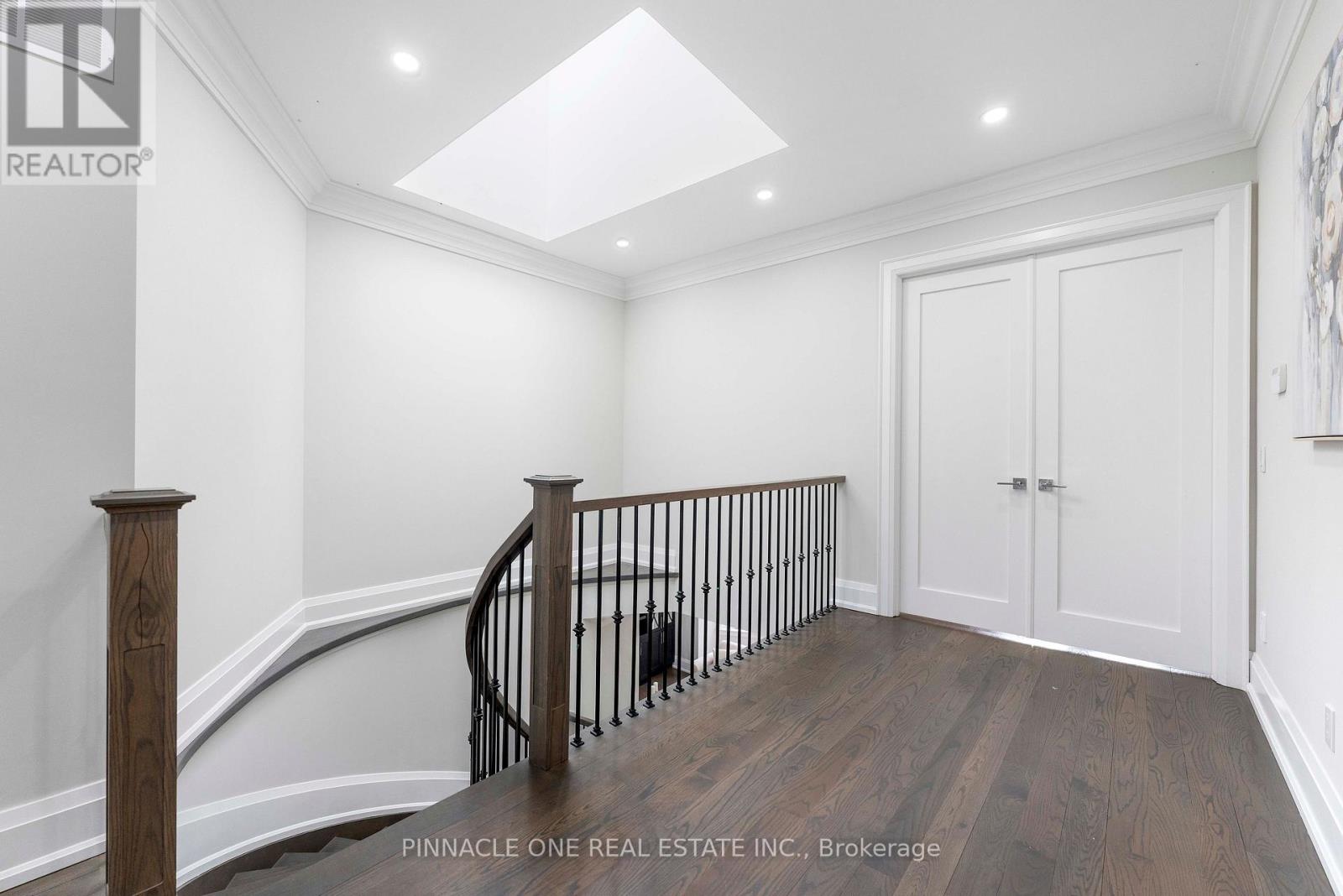 832 SHEPPARD AVENUE - 18