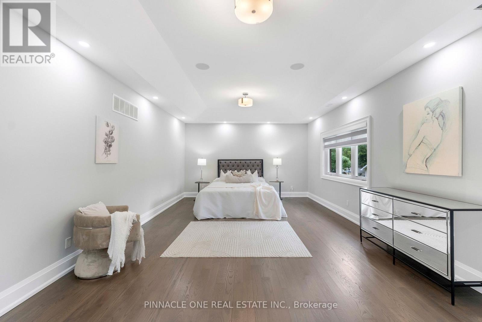 832 SHEPPARD AVENUE - Image 19