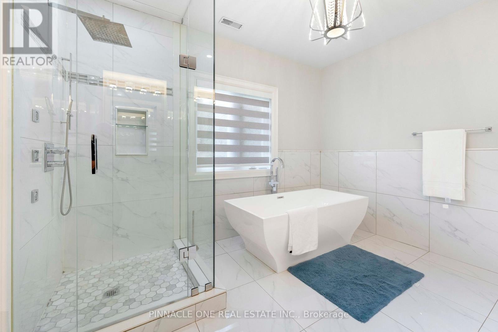 832 SHEPPARD AVENUE - 22