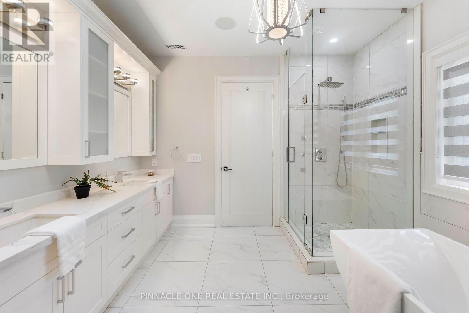 832 SHEPPARD AVENUE - Image 24