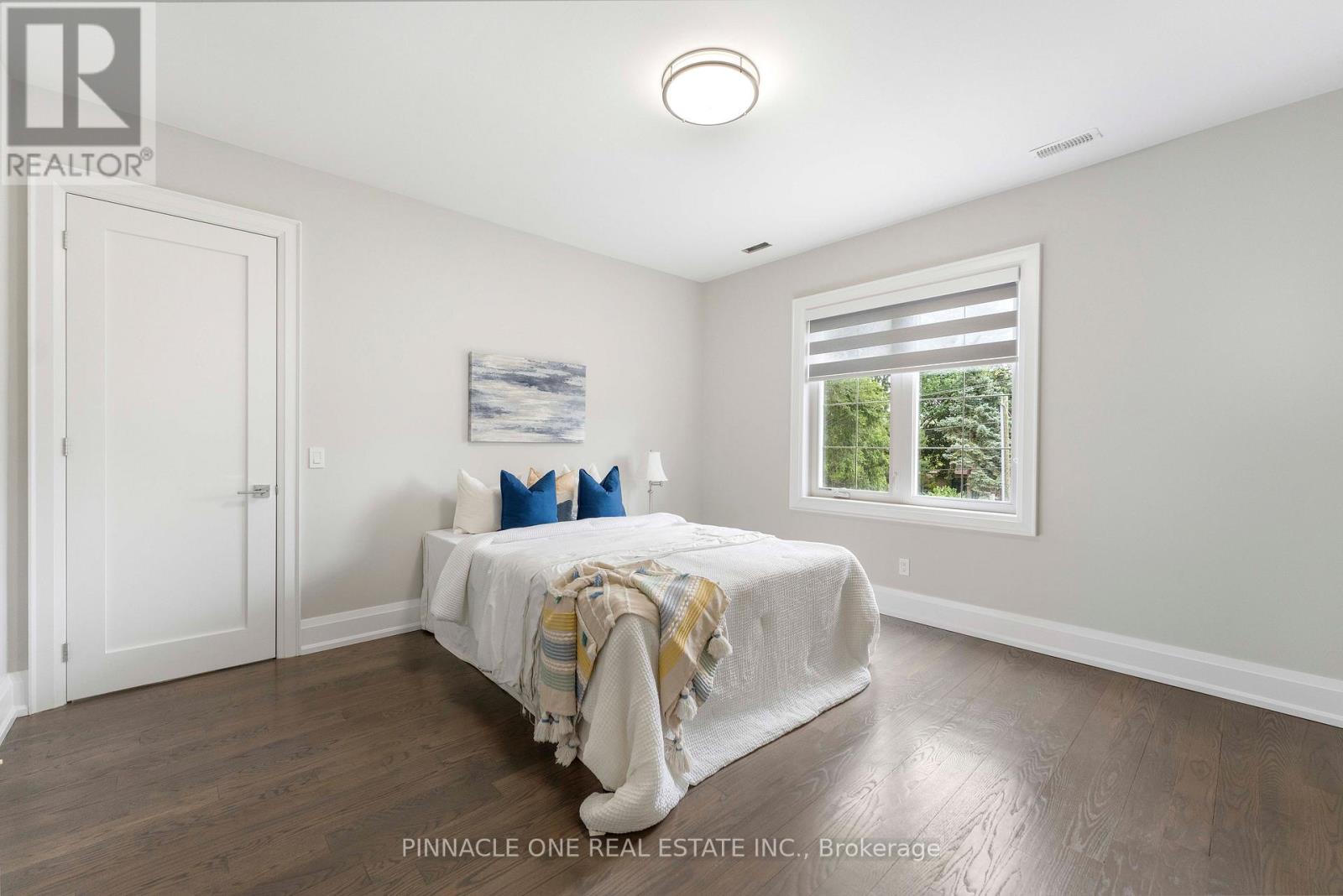 832 SHEPPARD AVENUE - 26