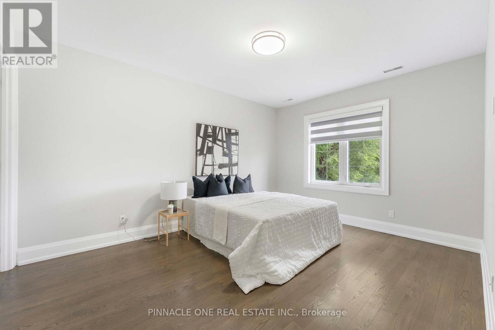 832 SHEPPARD AVENUE - Image 28