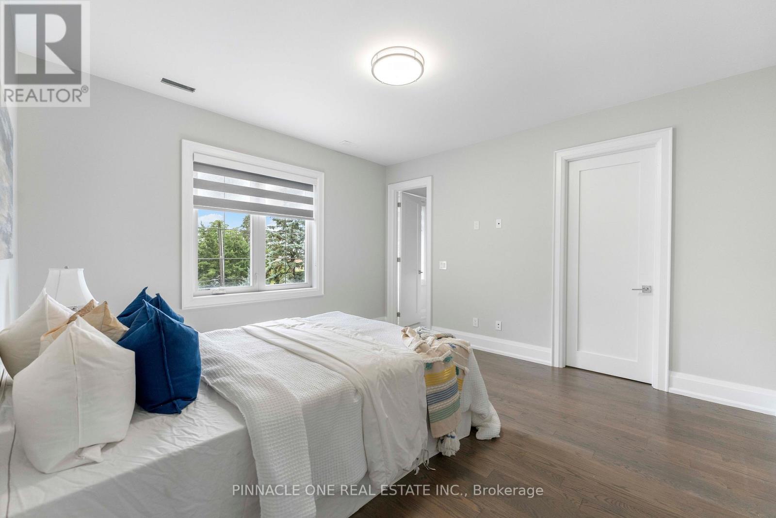 832 SHEPPARD AVENUE - 30