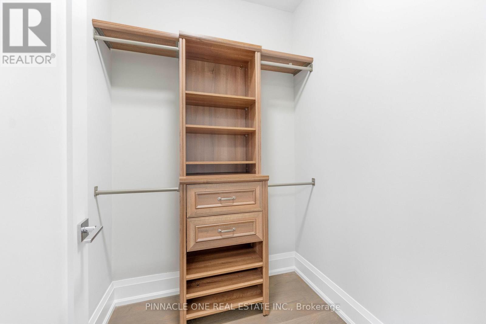 832 SHEPPARD AVENUE - Image 31