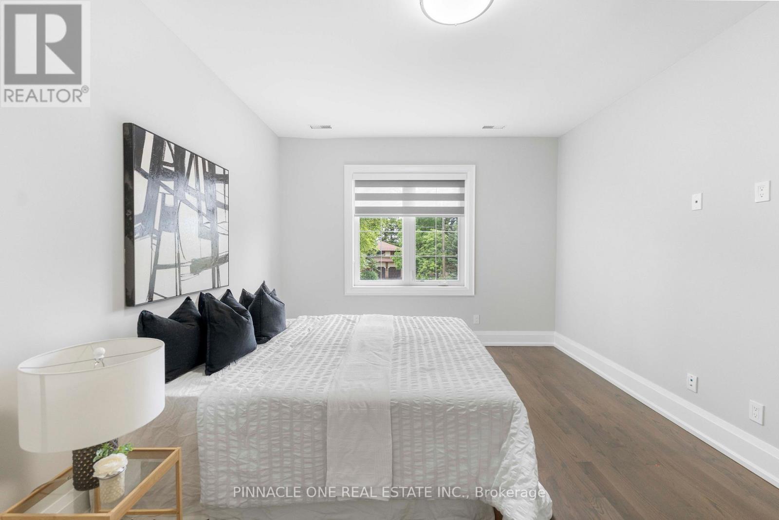 832 SHEPPARD AVENUE - 32