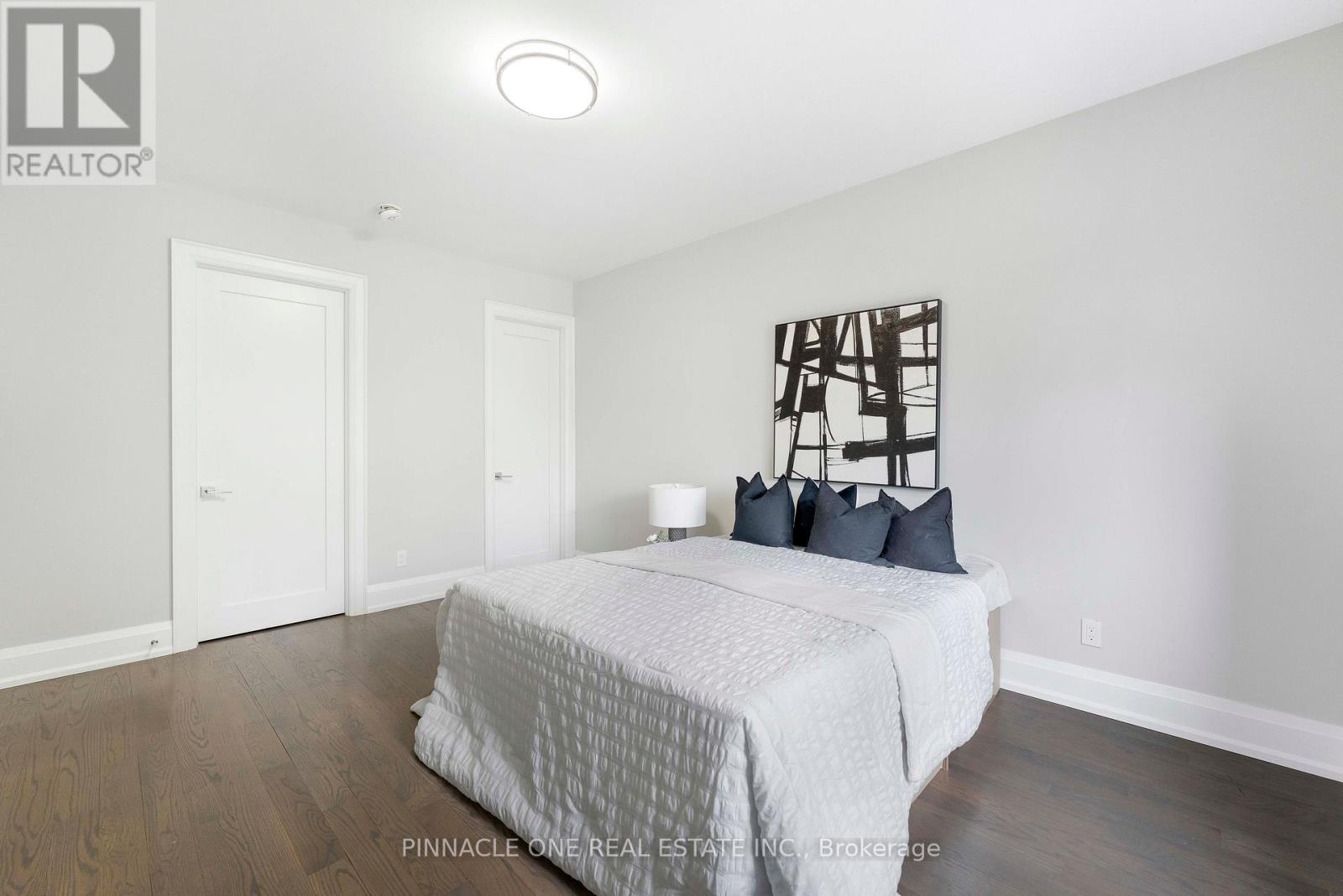 832 SHEPPARD AVENUE - 34