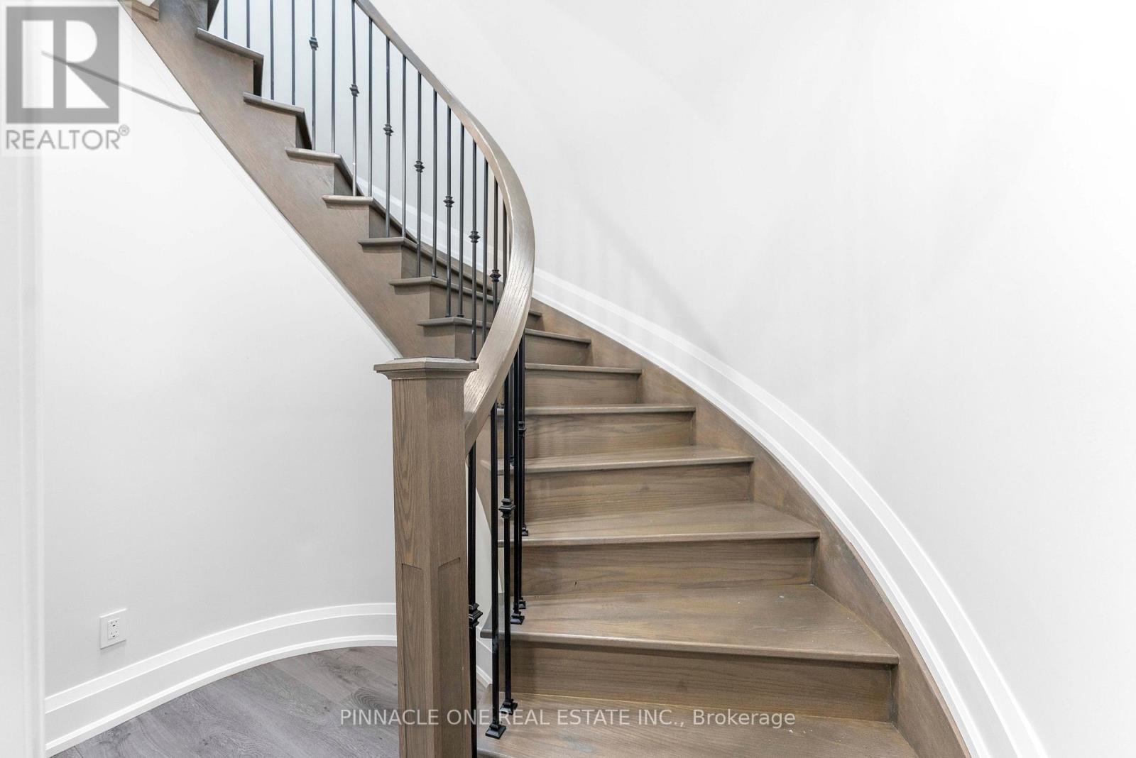 832 SHEPPARD AVENUE - Image 38