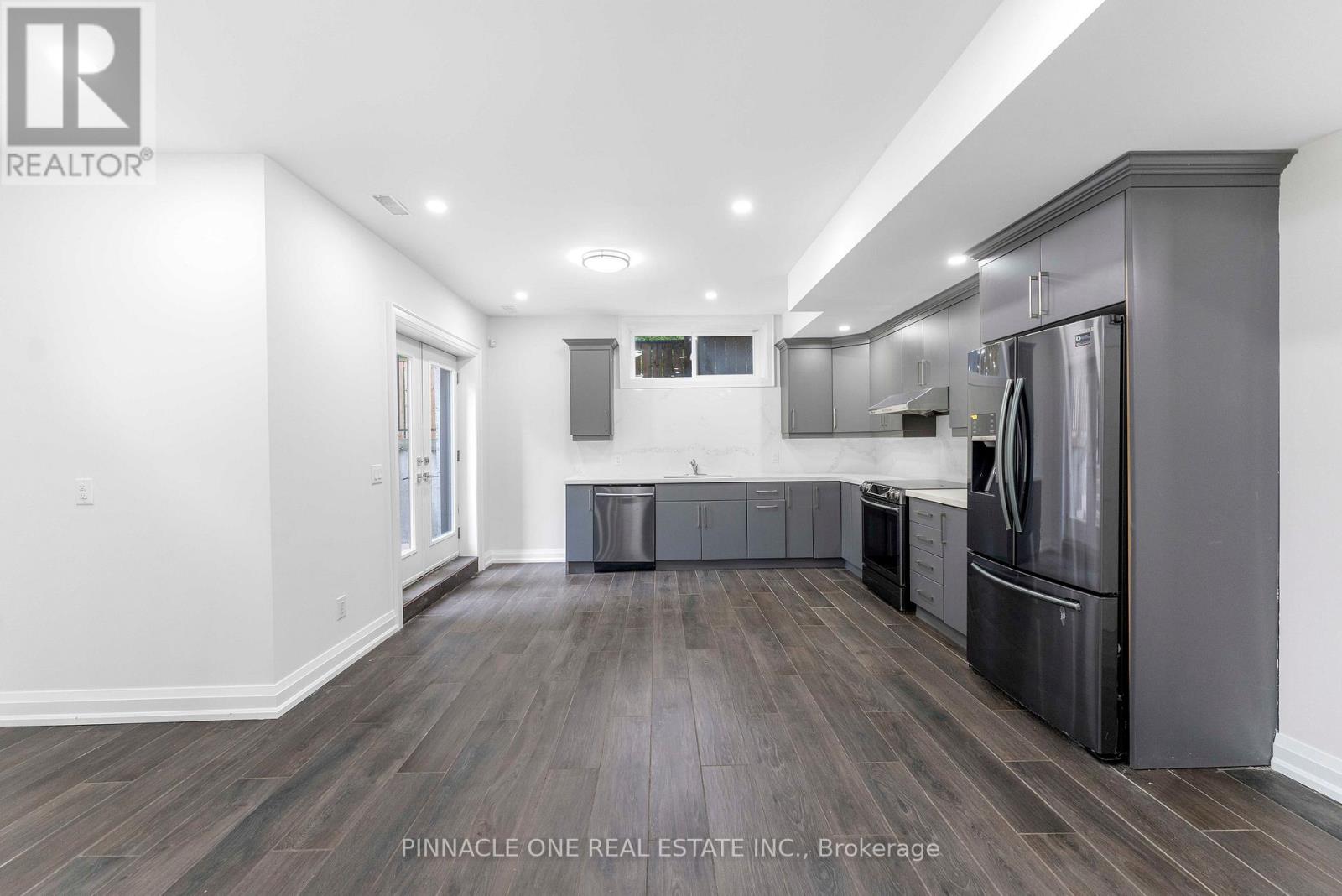832 SHEPPARD AVENUE - 39
