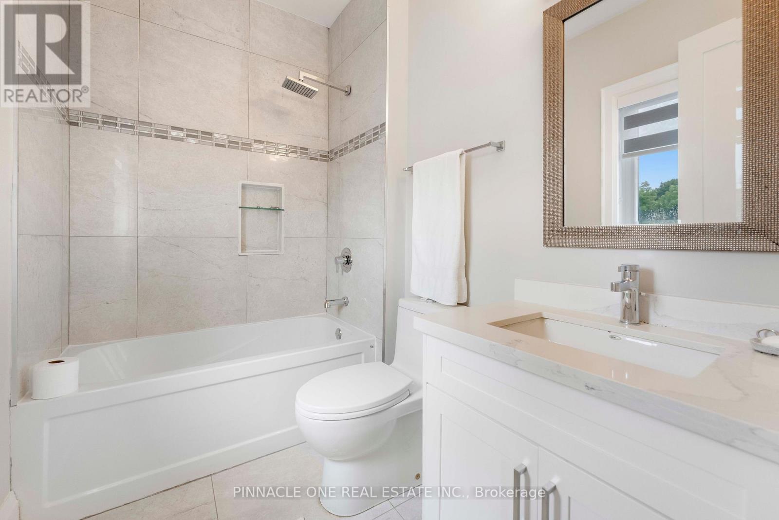 832 SHEPPARD AVENUE - 41