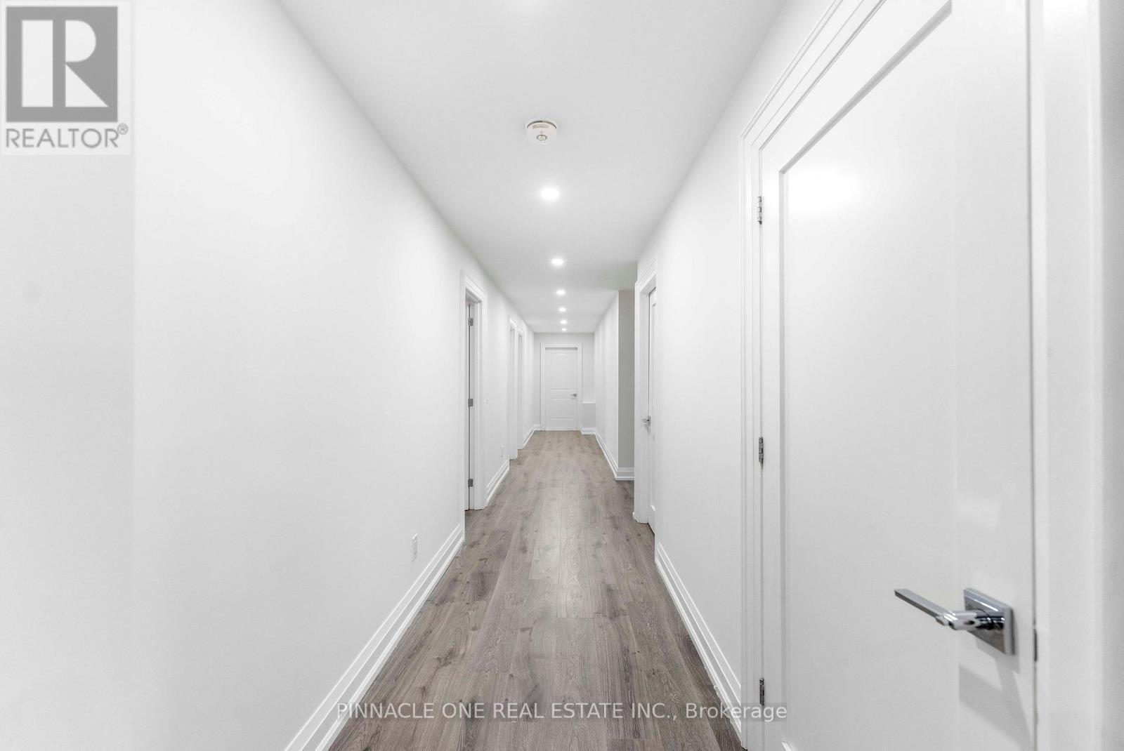 832 SHEPPARD AVENUE - 43