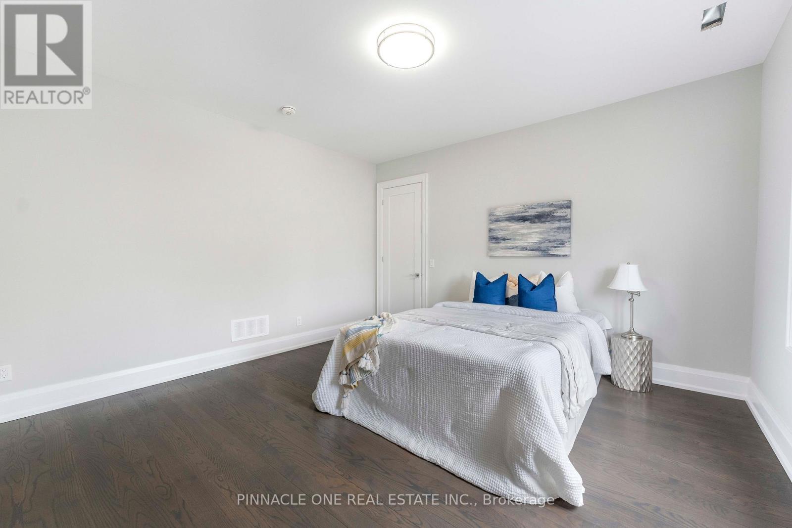 832 SHEPPARD AVENUE - 44