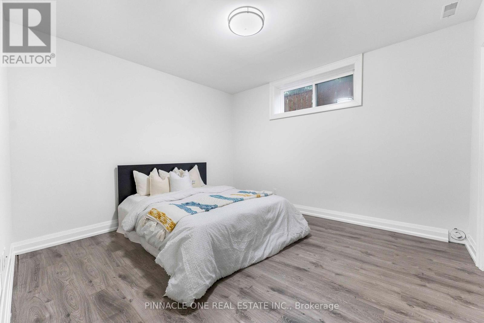 832 SHEPPARD AVENUE - 46