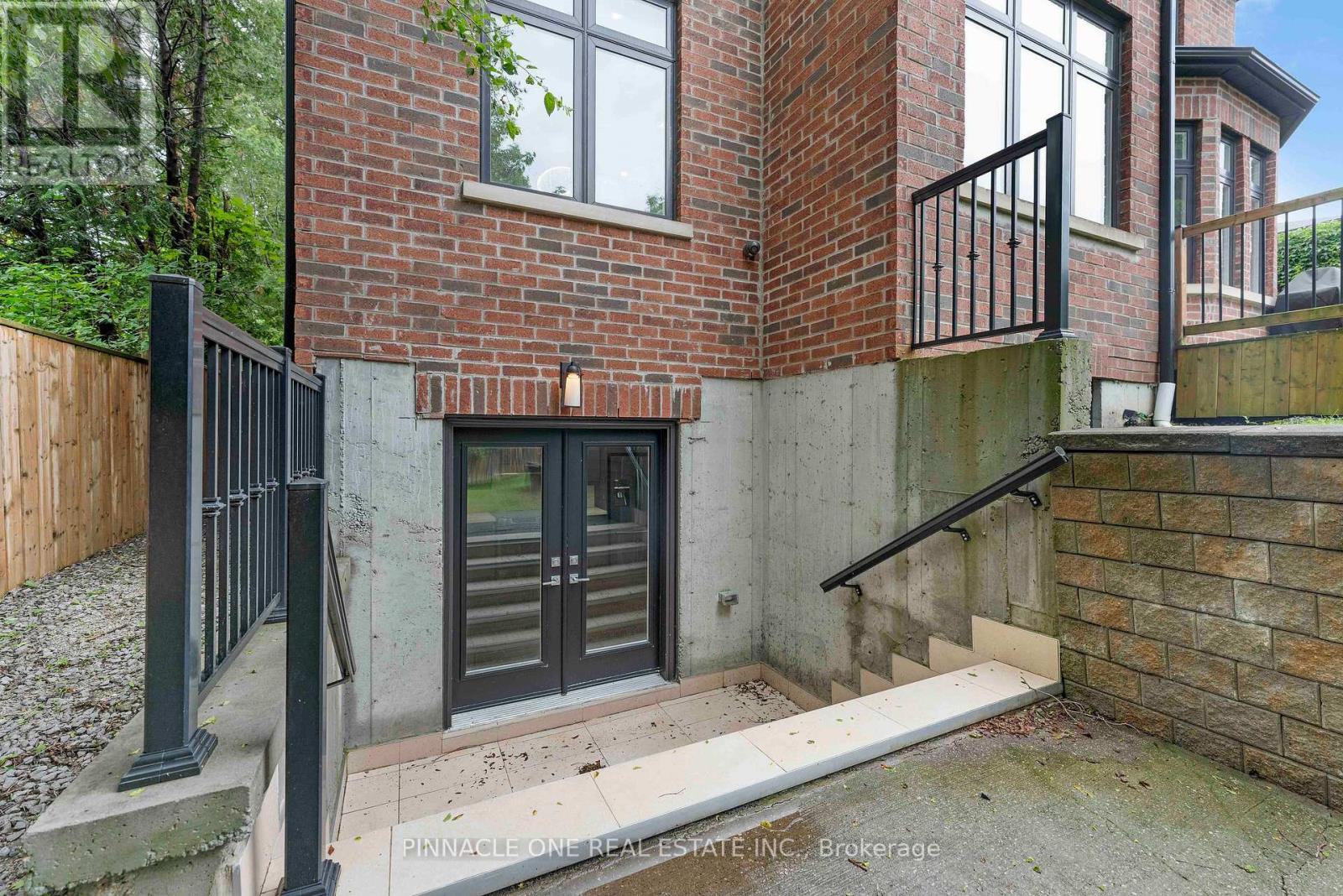 832 SHEPPARD AVENUE - Image 47